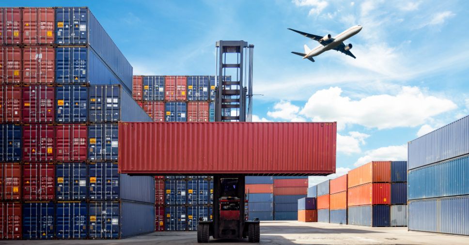 Por que o desembraço aduaneiro demora tanto na logística portuária e aérea